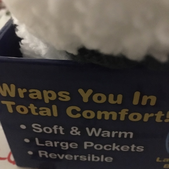 Huggle Scarf 🧣 - Picture 2 of 5